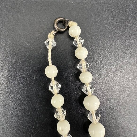 Vintage Beaded Necklace Carved Daisy Glowing Glass Flowers Retro Cream White - Picture 6 of 8